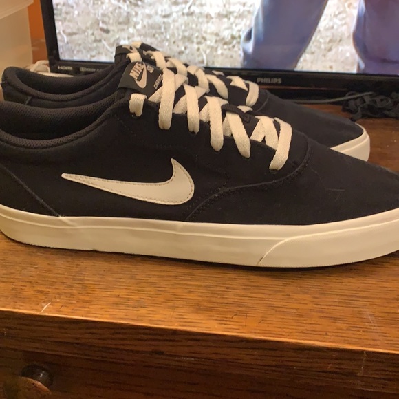 Nike men’s shoes - Picture 3 of 3